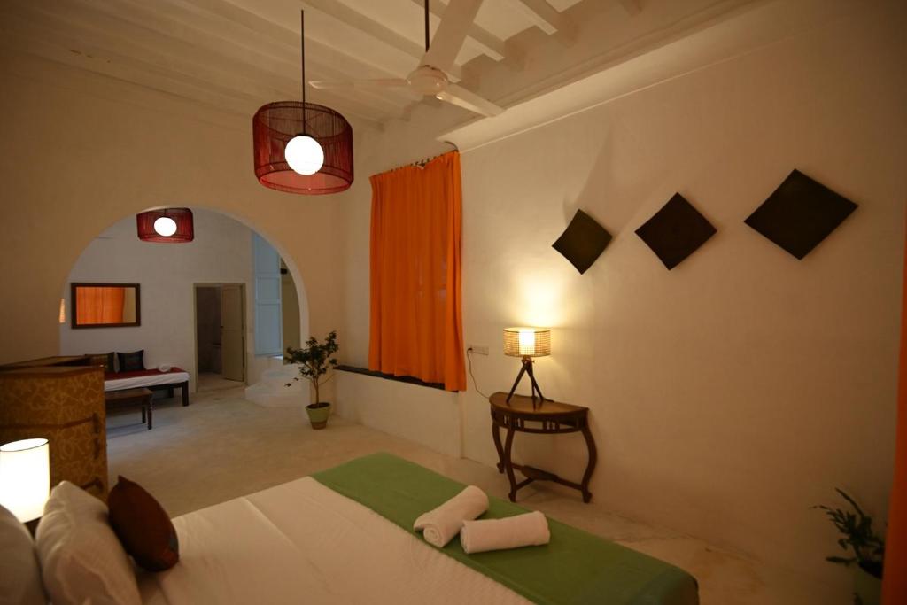 La Cedille - French Heritage House - King Room