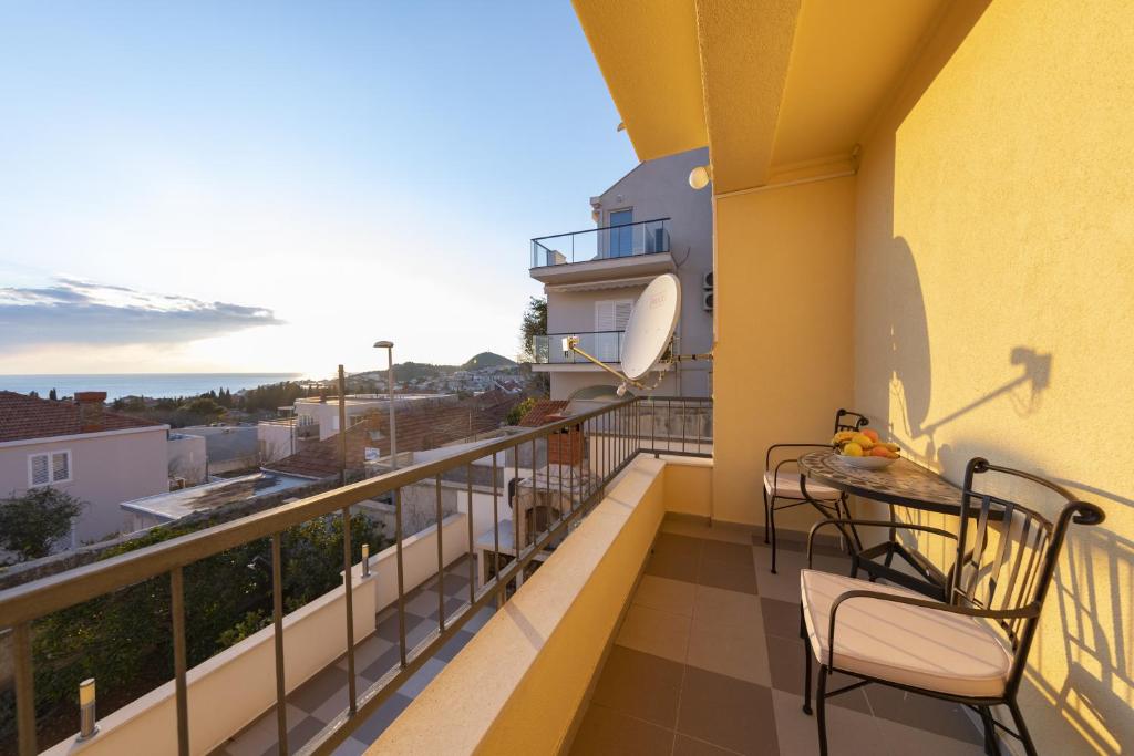 Apartments Kristić - 一居室公寓，带露台，阳台和海景