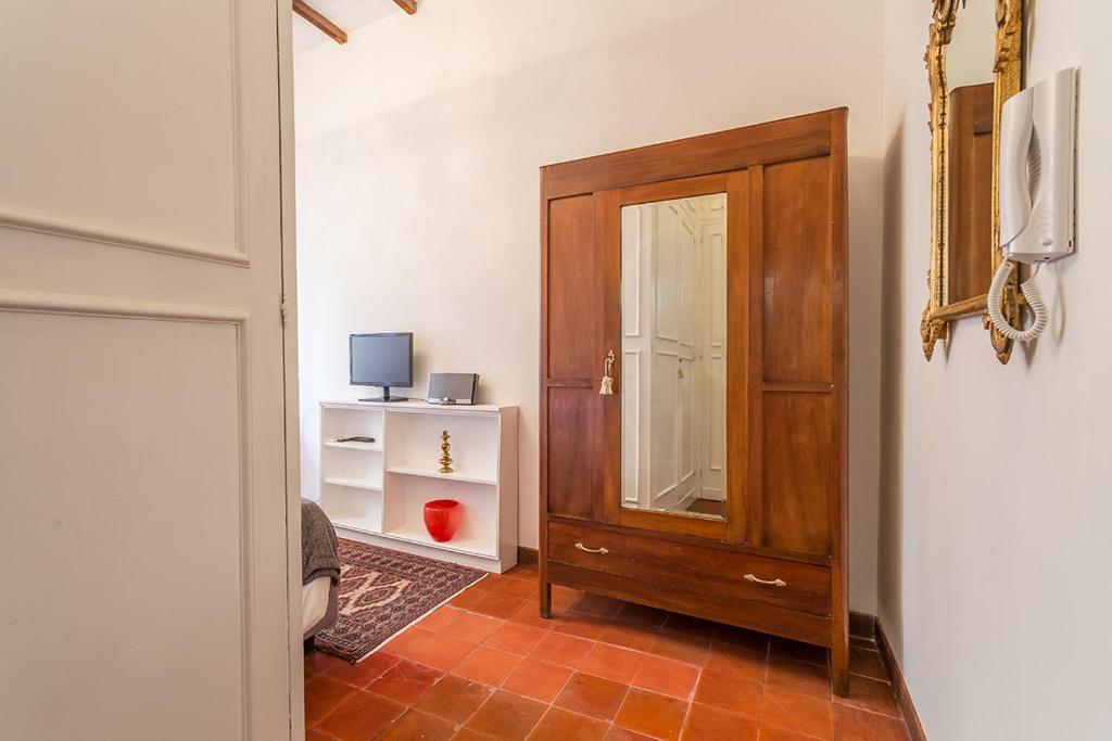A television and/or entertainment centre at Sora Menica Twin