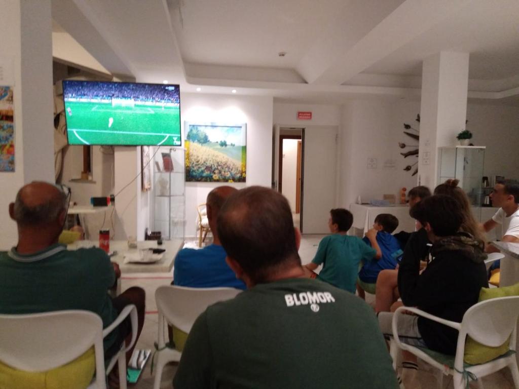 TV a/nebo společenská místnost v ubytování Hotel Porto Puddu - Il Nido dei Gabbiani