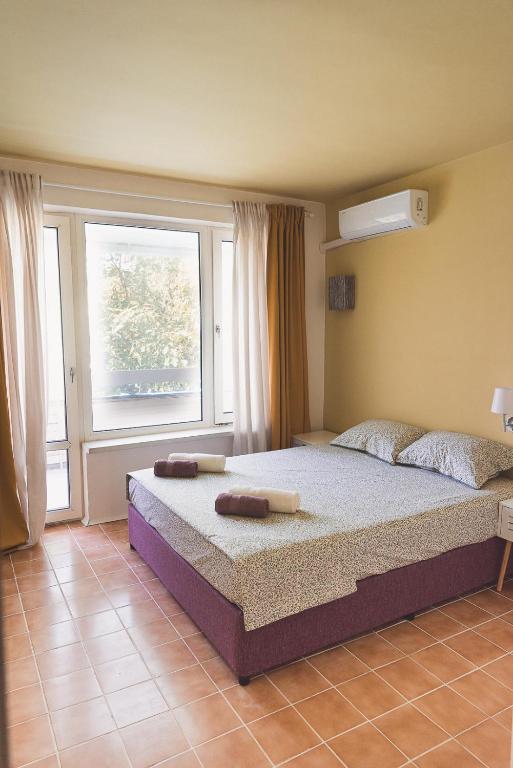 Postel nebo postele na pokoji v ubytování AMADINA Garden