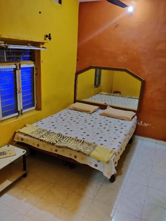 Letto o letti in una camera di Archana Guest House River View