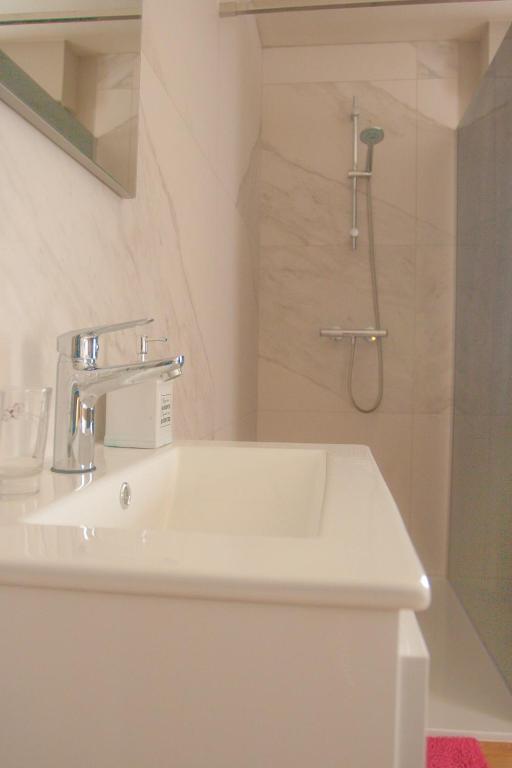 Koupelna v ubytování B&B Goudsbloempje
