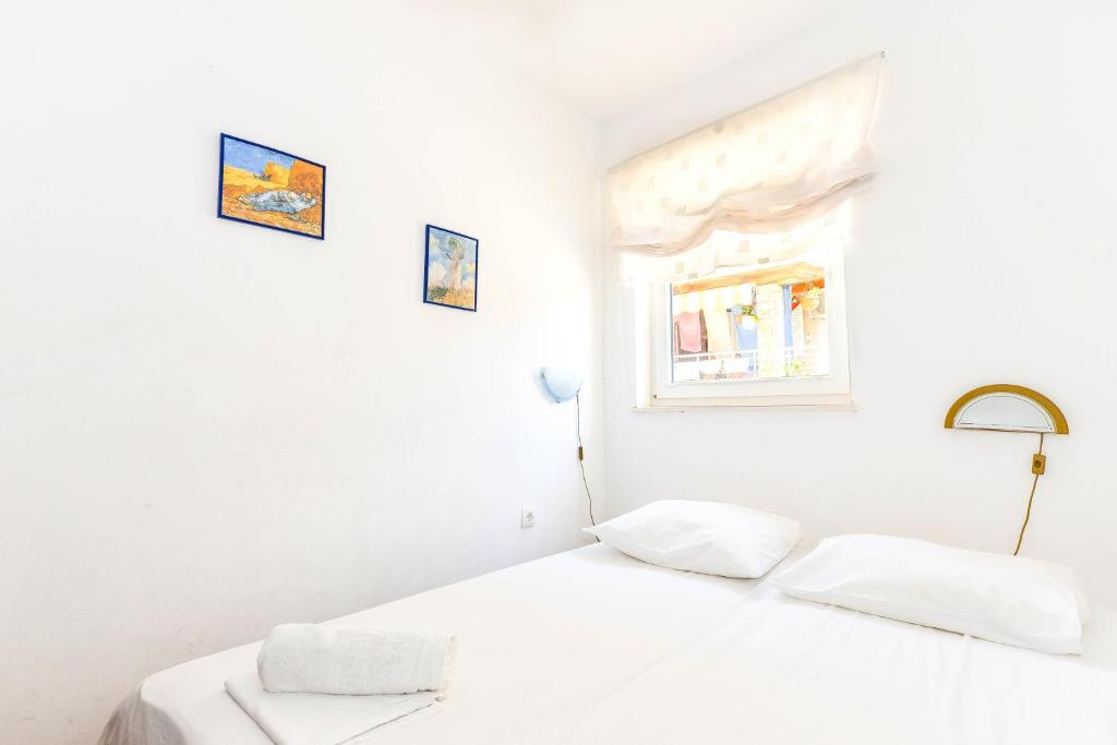Postel nebo postele na pokoji v ubytování Apartments Silvia