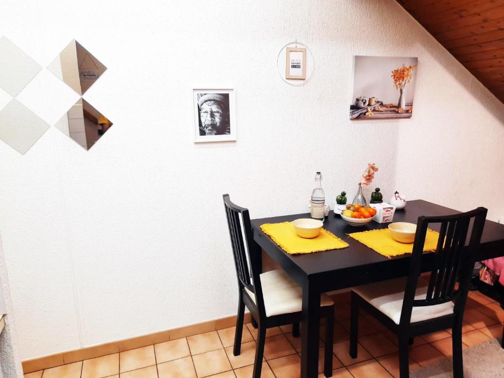Cozy Shared Apart- Annecy Centre -5 mins Lake -- FREE WIFI, Breakfast, Towels, Bikes