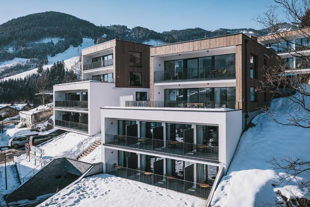 Nikolaus by AvenidA Panoramic Wellness Suites Zell am See im Winter