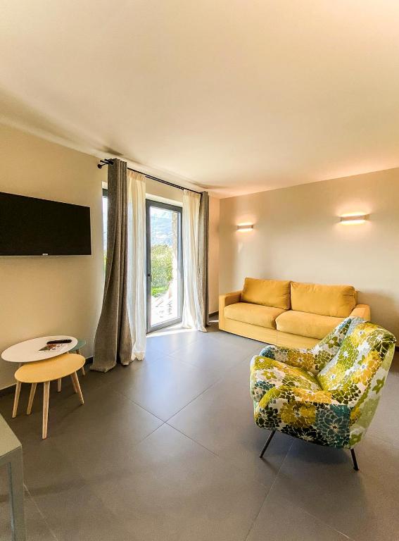 Część wypoczynkowa w obiekcie Gazzi Apartments 'Panoramic & Relaxing'