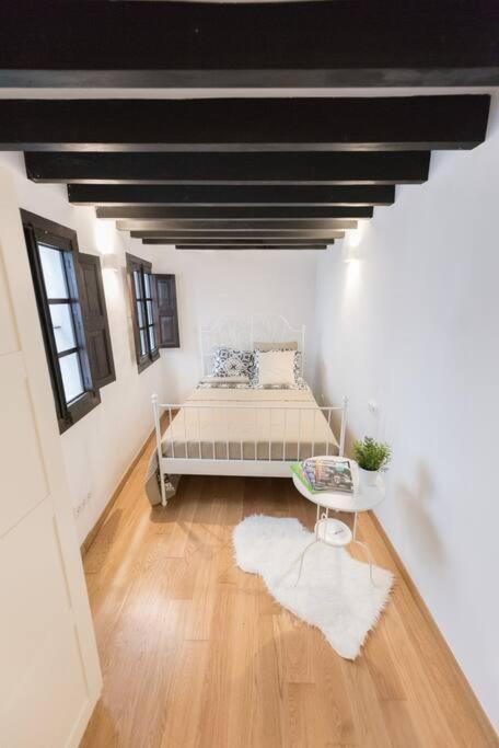 Postel nebo postele na pokoji v ubytování Loft en el corazón de palma cerca de la catedral