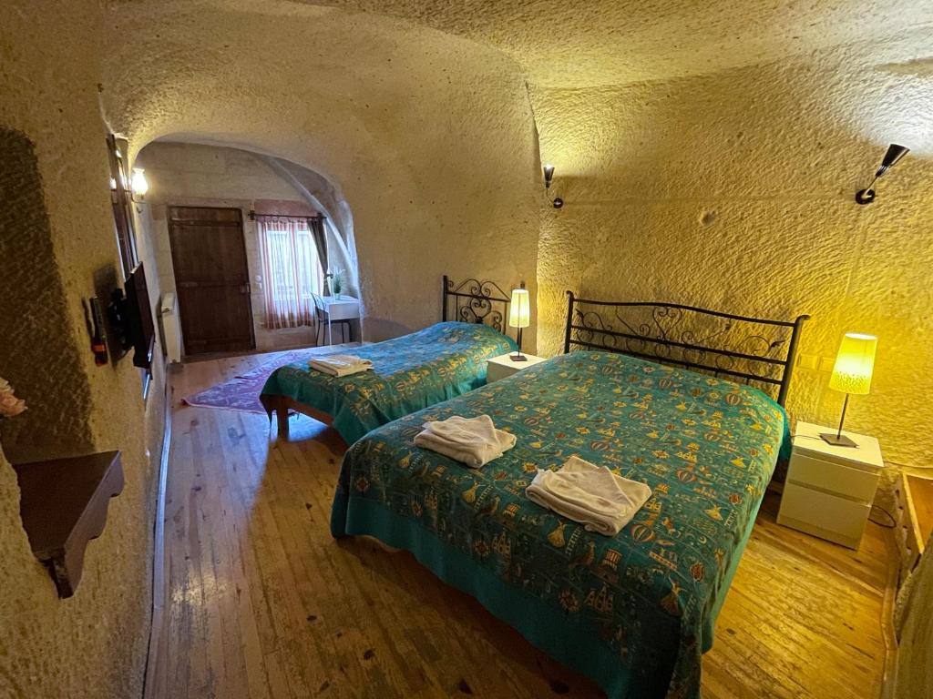 Postel nebo postele na pokoji v ubytování Karadut Cave Hotel