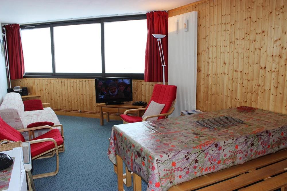 TV a/nebo společenská místnost v ubytování Trois Vallées Appartements VTI