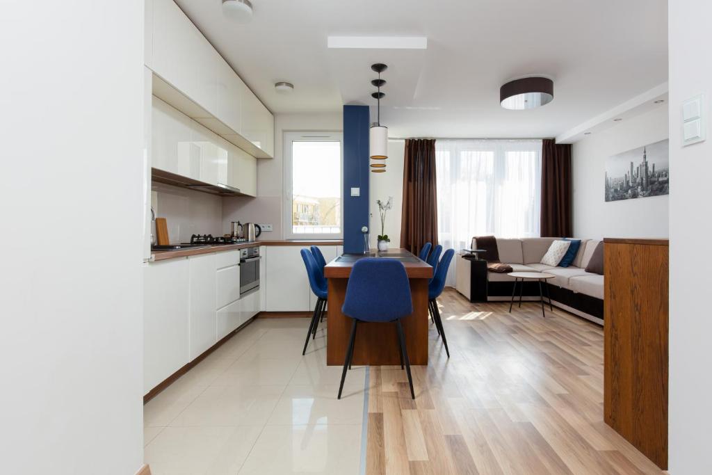 Kuchyňa alebo kuchynka v ubytovaní Family Apartment Saska Kępa by Noclegi Renters