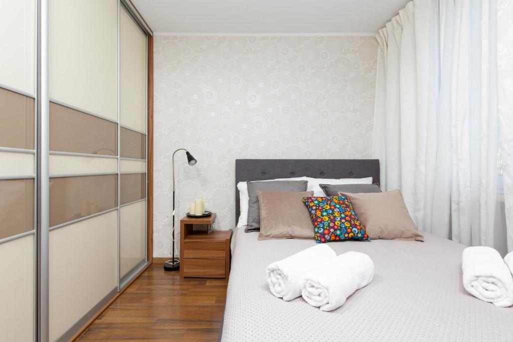 Posteľ alebo postele v izbe v ubytovaní Family Apartment Saska Kępa by Noclegi Renters