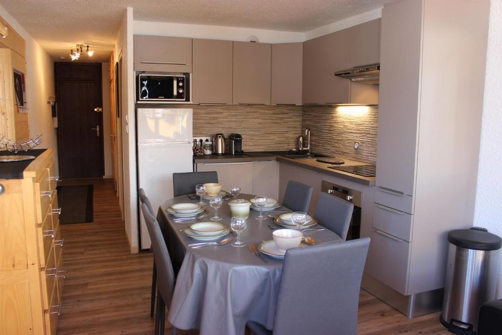Kuchyň nebo kuchyňský kout v ubytování Trois Vallées Appartements VTI