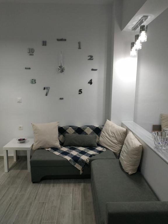 Area tempat duduk di Ioanna Studio Διαμέρισμα κοντά στη θάλασσα.