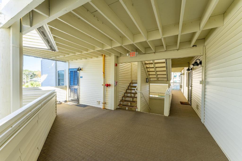 マートルビーチにあるBright and Sunny Condo with Stunning Oceanfrontのギャラリーの写真