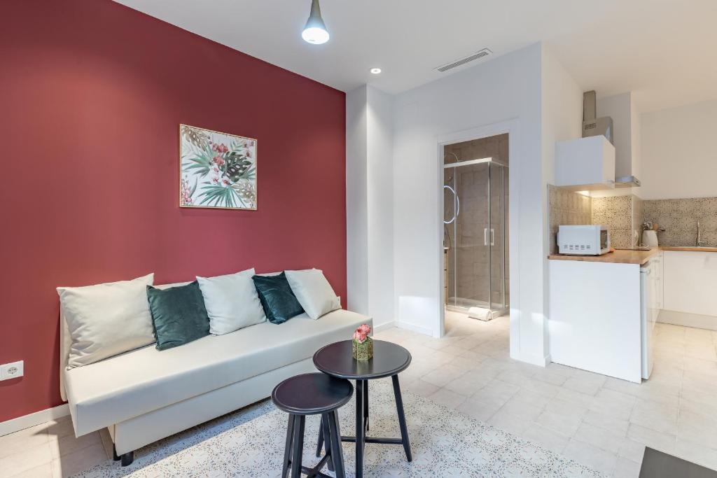 a living room with a couch and a table at Modern Apartment close to City Centre in Valencia