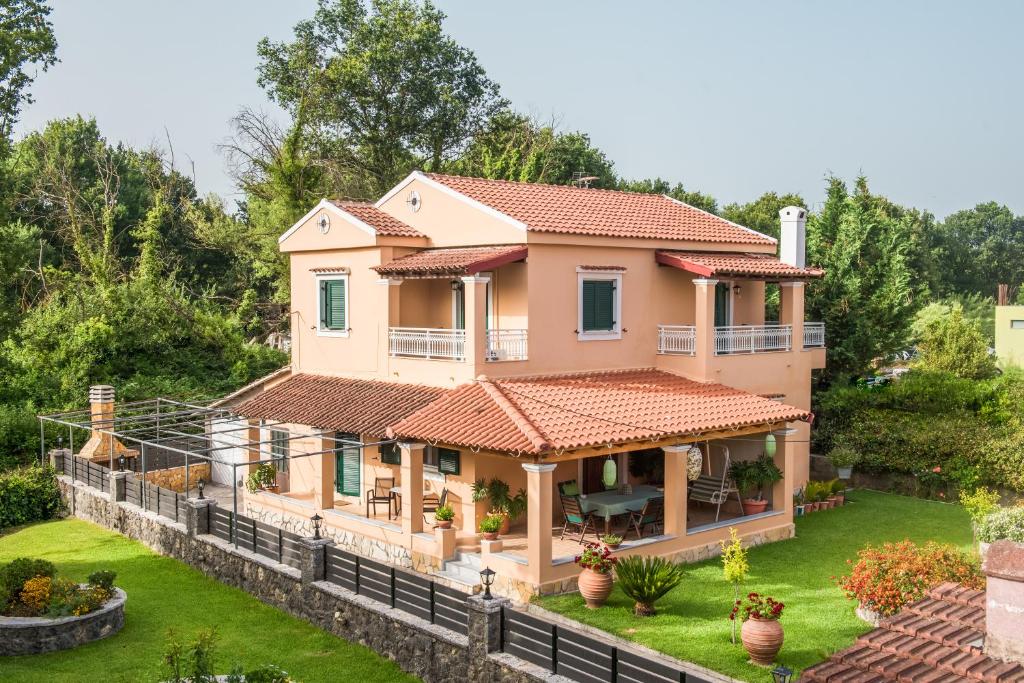 Vonkajšia záhrada v ubytovaní Chara's House