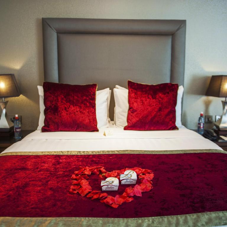 Postel nebo postele na pokoji v ubytování International Hotel Killarney