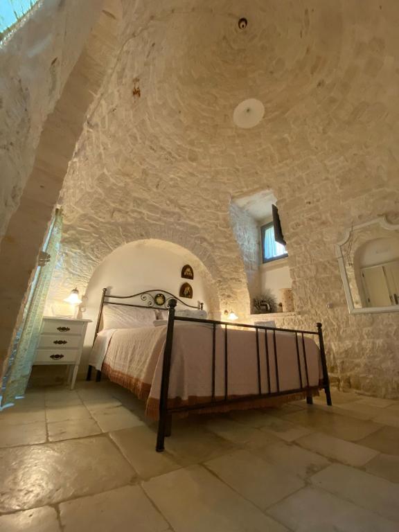 Una cama o camas en una habitación de Trulli Occhi Di Pietra