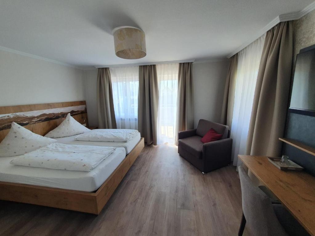 Hotel & Restaurant 