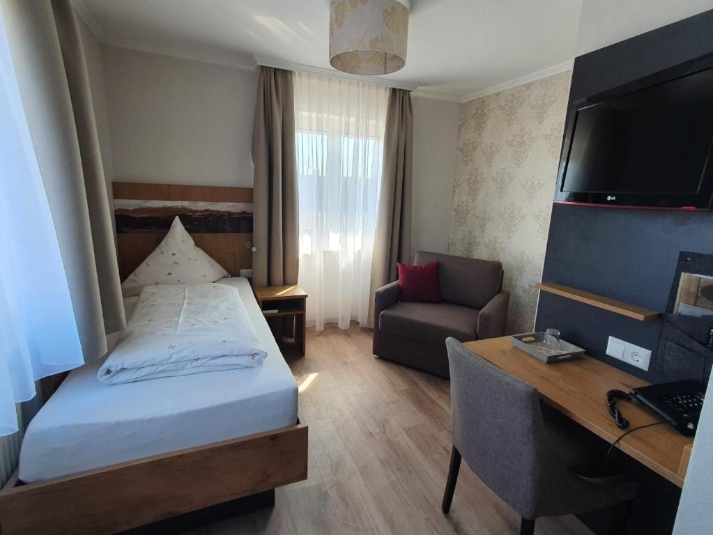 Hotel & Restaurant 