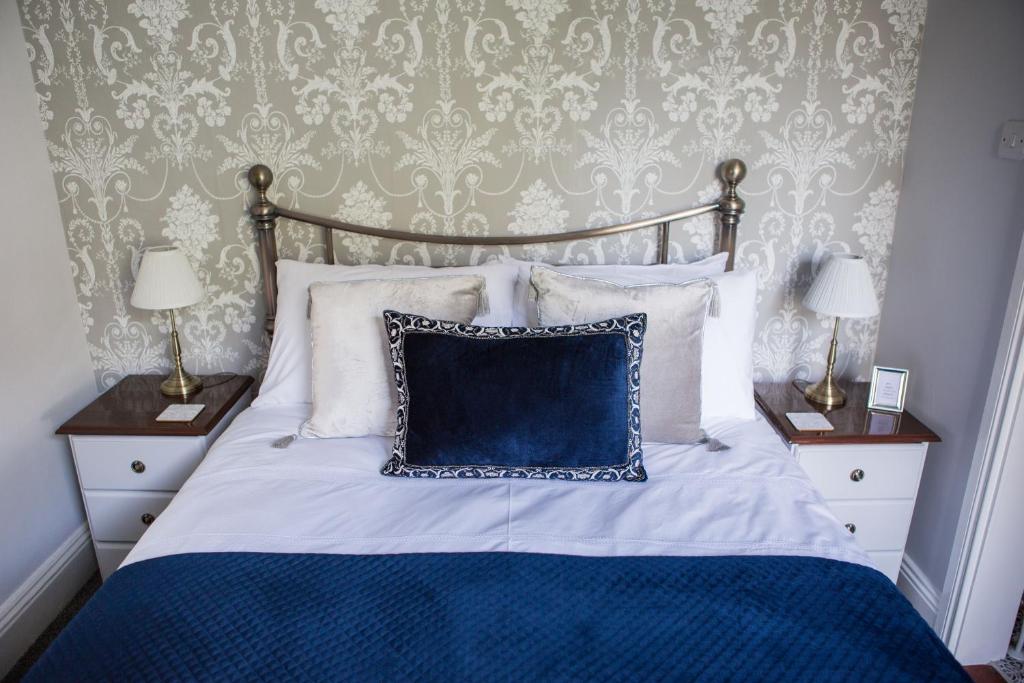 Postel nebo postele na pokoji v ubytování Riverdale House B&B