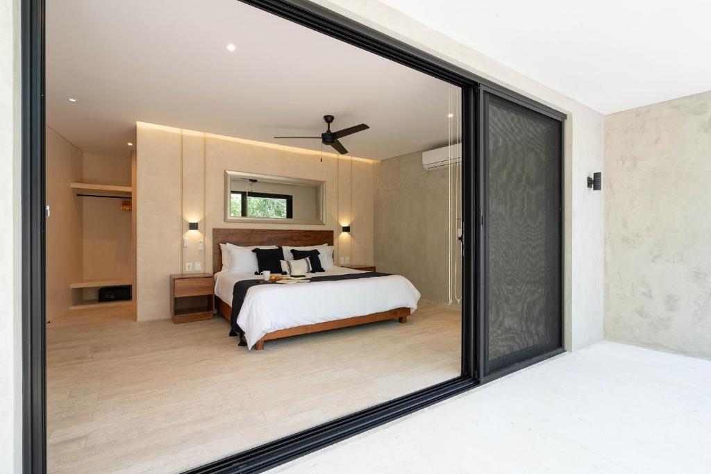 Suites at TreeTops Tulum - 国王套房与私人游泳池和花园