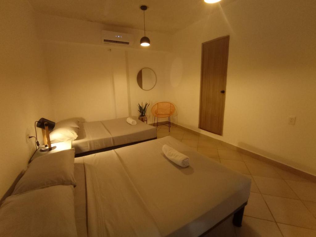 Postel nebo postele na pokoji v ubytování 3B Wellness Hotel & Hostel Adults Only