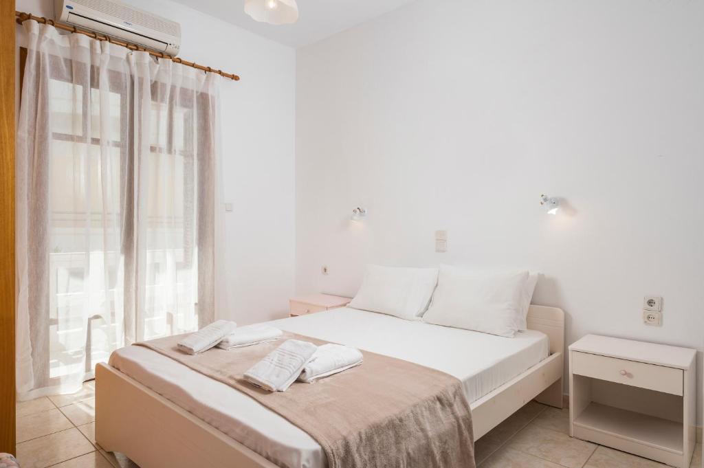 Postel nebo postele na pokoji v ubytování Captain Michalis Apartments - 750m from Kalamaki Beach