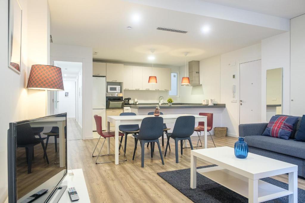 Kuchyňa alebo kuchynka v ubytovaní Brand New Apartment With Super Comfortable Beds
