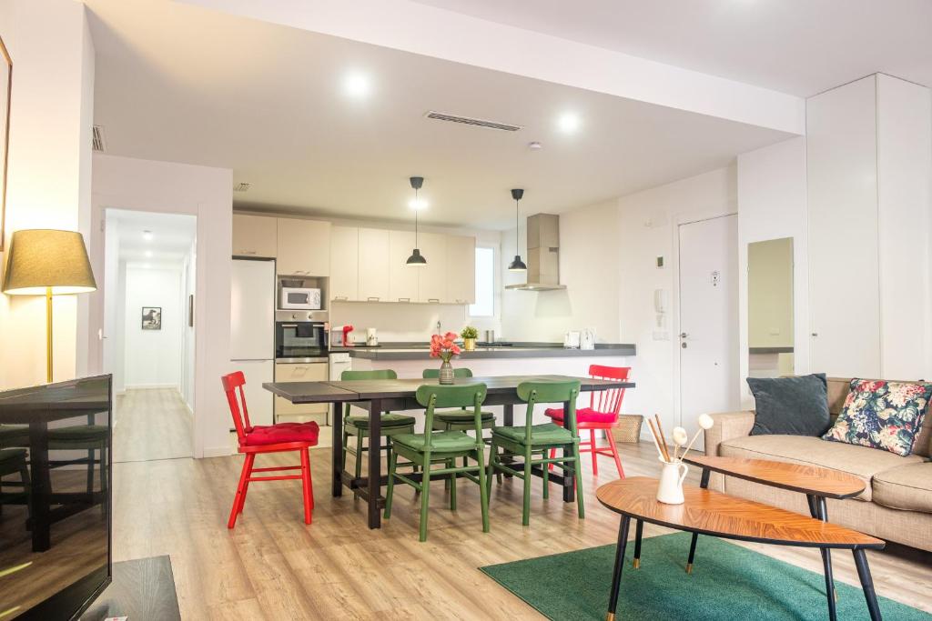 Η κουζίνα ή μικρή κουζίνα στο Bright & Very Comfortable Apartment