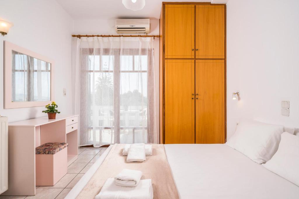 Postel nebo postele na pokoji v ubytování Captain Michalis Apartments - 750m from Kalamaki Beach