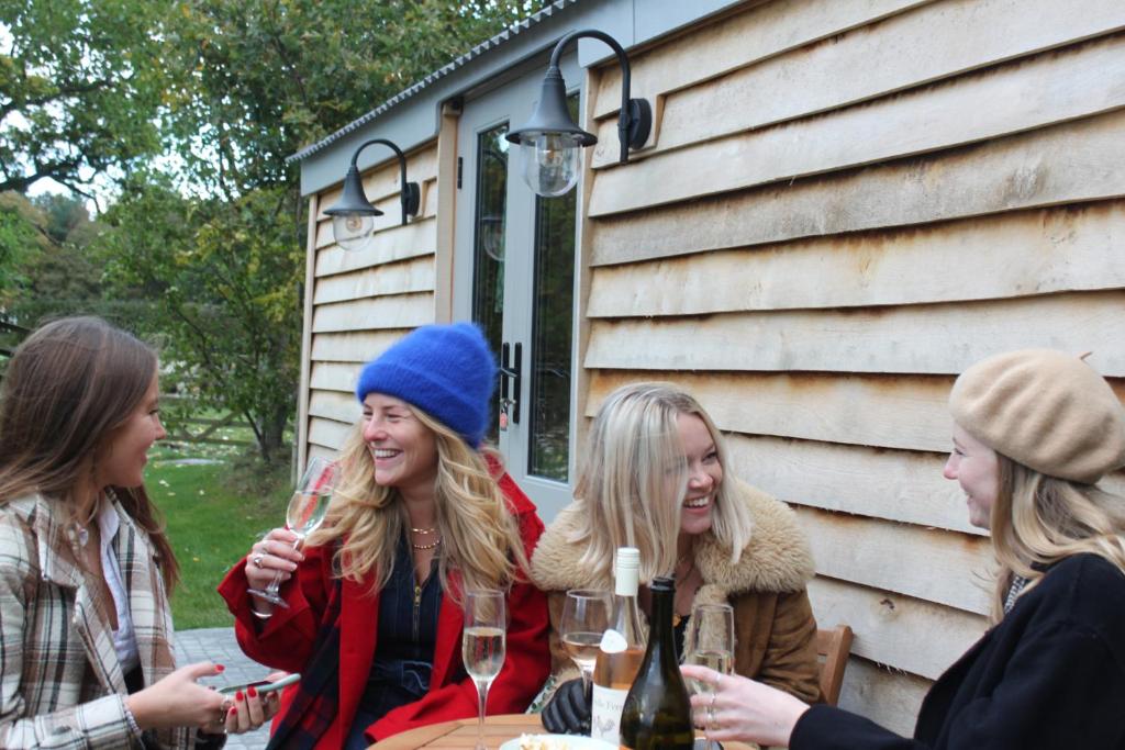 Hosté ubytování Luxury Shepherds Hut - The Moorhen by the lake
