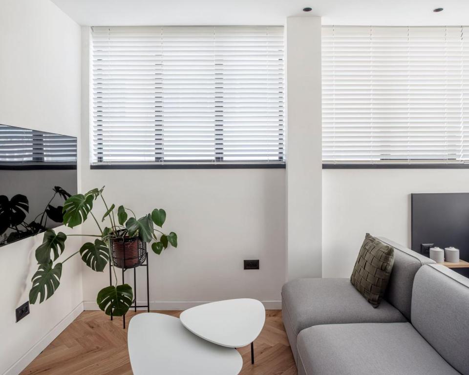 Posezení v ubytování DeBlox living - Ben Avigdor Apartments
