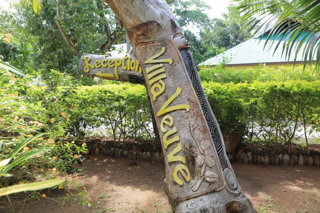 a street sign on the side of a tree at Villa Veuve Casadani Hotel in La Digue