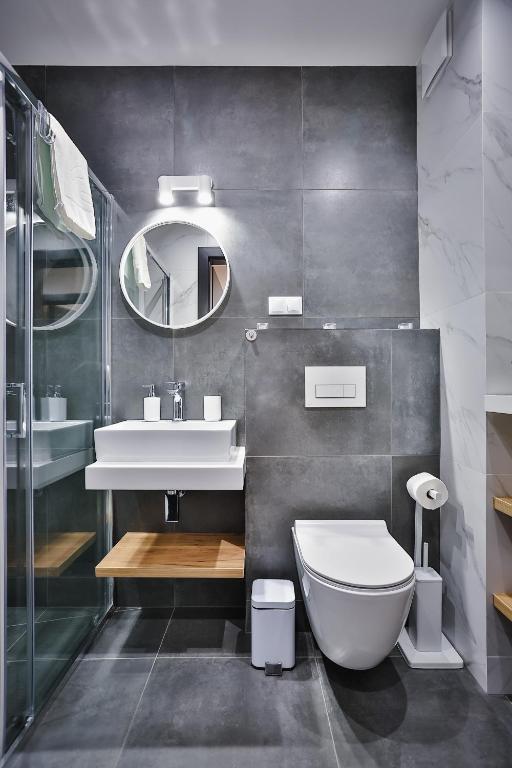 Kúpeľňa v ubytovaní Apartament33 Luxury View Centralny Widok na jezioro sauna, siłownia - 100 metrów od Jeziora Czorsztyńskiego i ścieżki rowerowej Velo Czorsztyn obok Kluszkowce Ski