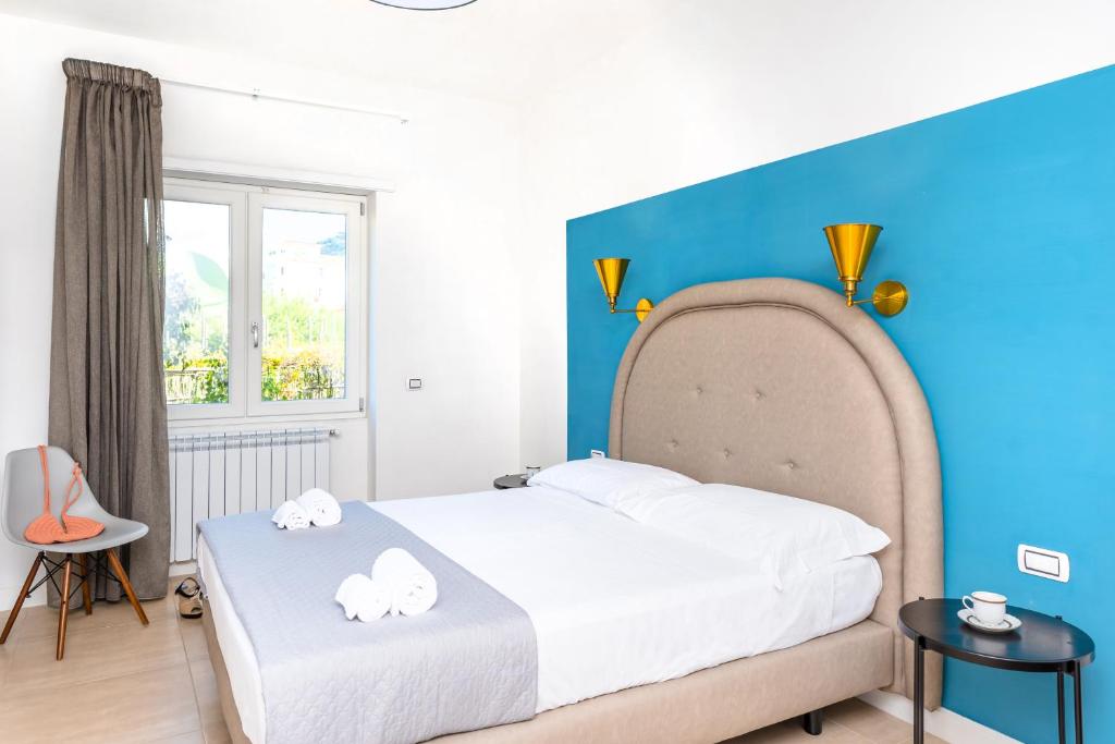 Postel nebo postele na pokoji v ubytování Mako Sorrento Suites