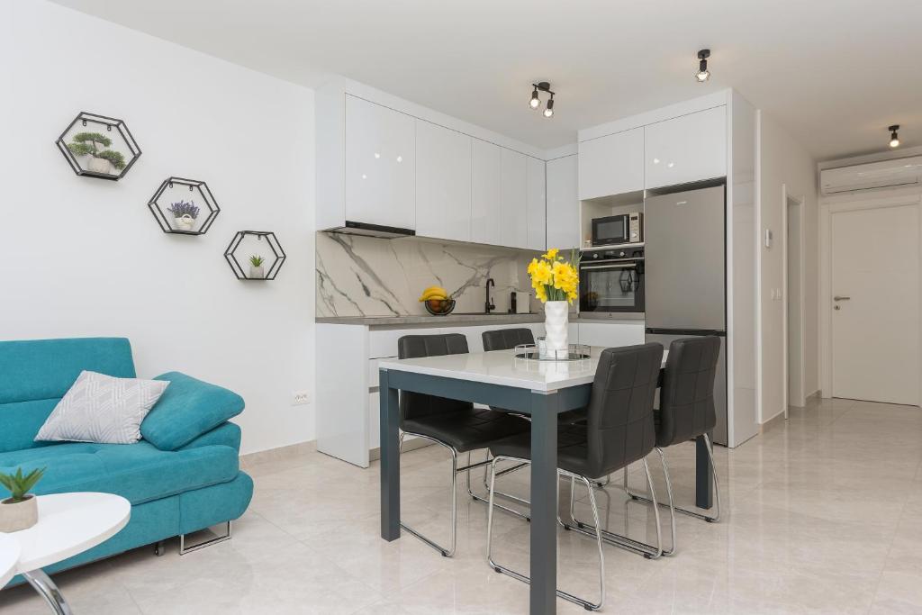 Apartment Ema