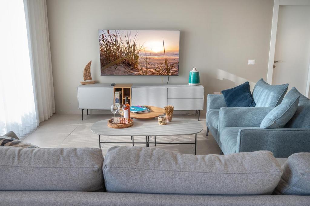 Predel za sedenje v nastanitvi Sunset - Achziv Beach Apartment - סנסט חוף אכזיב