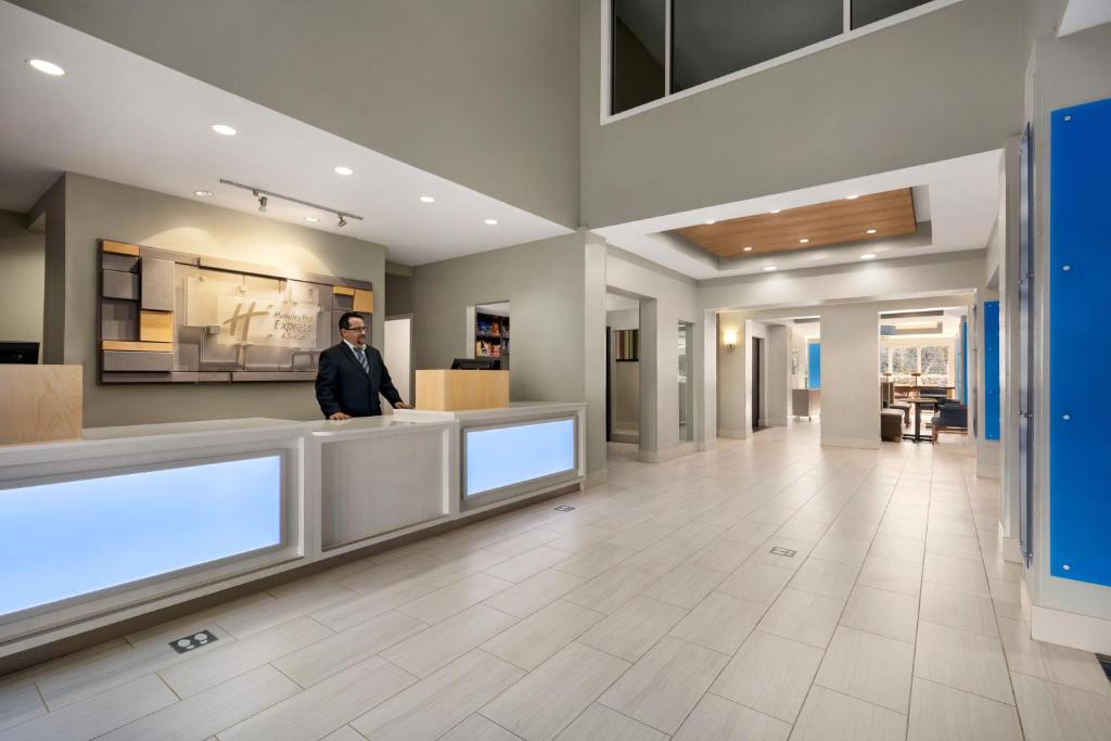 Vstupní hala nebo recepce v ubytování Holiday Inn Express & Suites Philadelphia - Mt Laurel by IHG