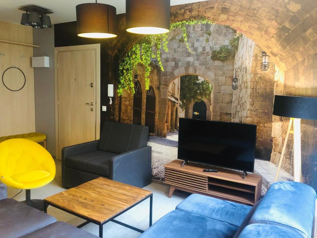Televízia a/alebo spoločenská miestnosť v ubytovaní Apartament Piano