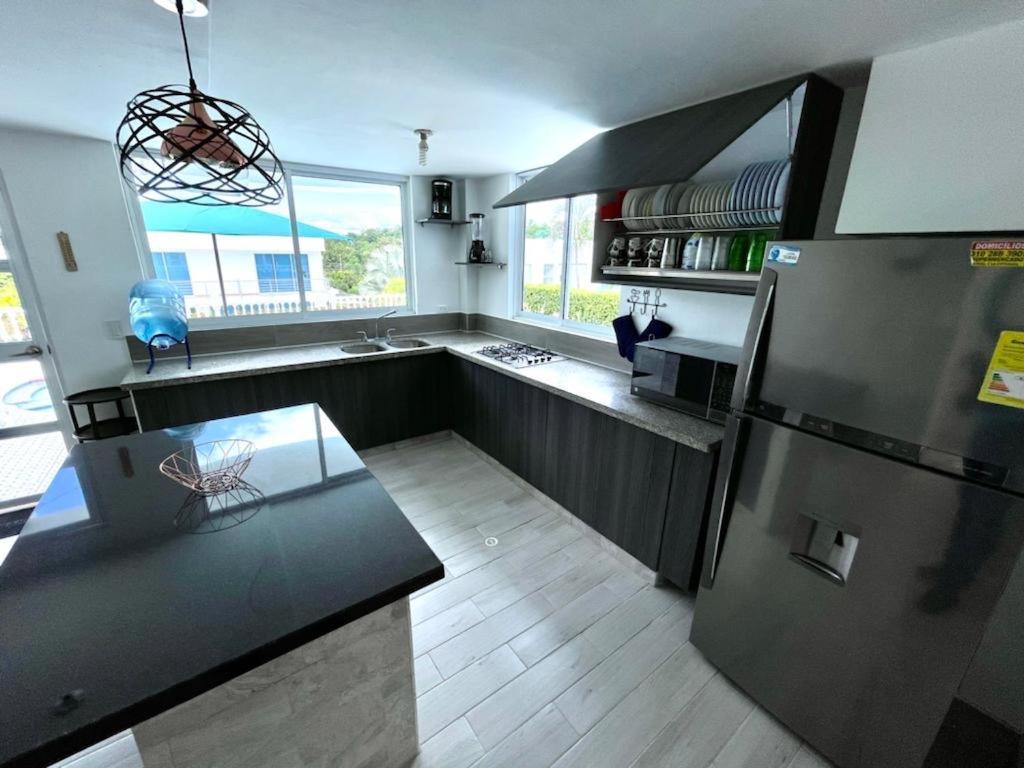 Kuchyň nebo kuchyňský kout v ubytování ESPECTACULAR Casa Quinta en Melgar