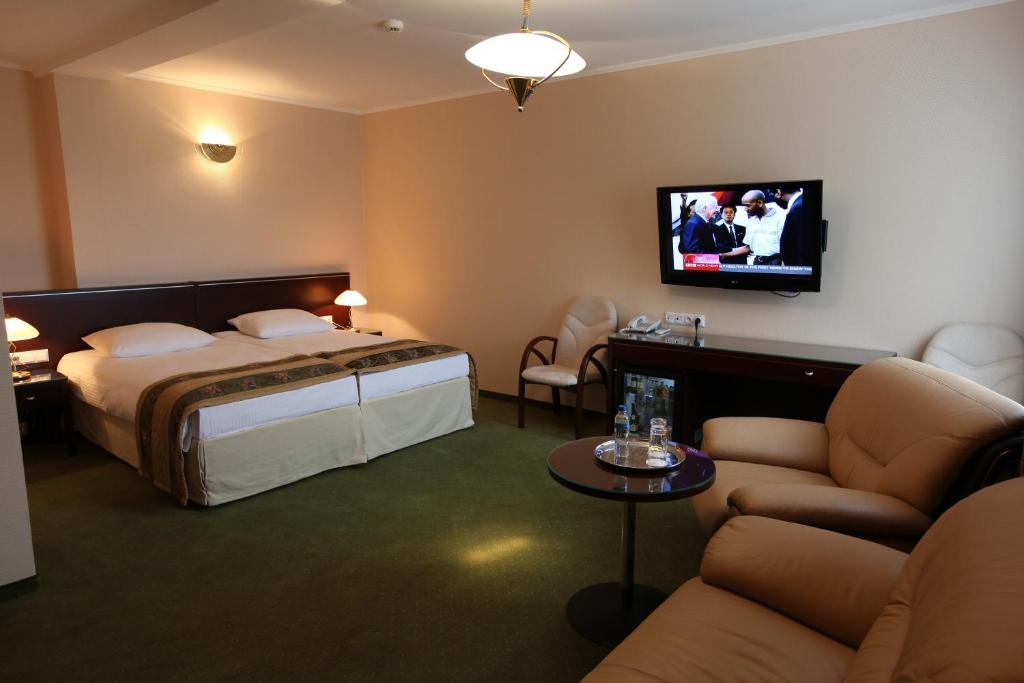 Postel nebo postele na pokoji v ubytování Hotel Janusz