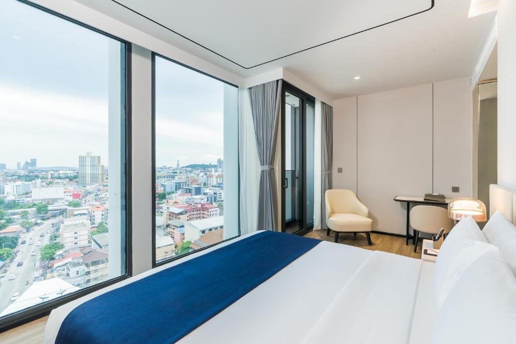 
Premier Double Room with City View
