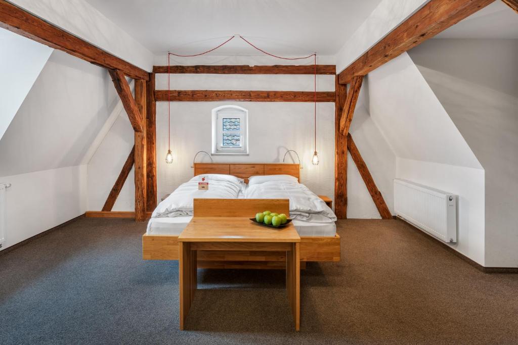 Postel nebo postele na pokoji v ubytování Schieners Hotel & Apfelhof Apartments