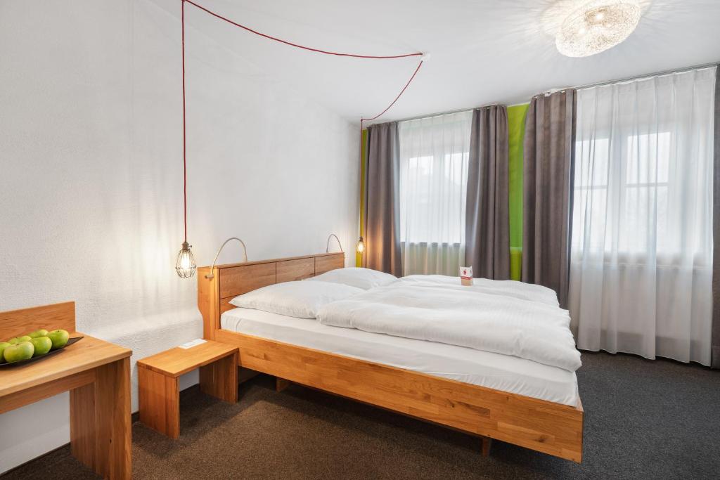 Postel nebo postele na pokoji v ubytování Schieners Hotel & Apfelhof Apartments