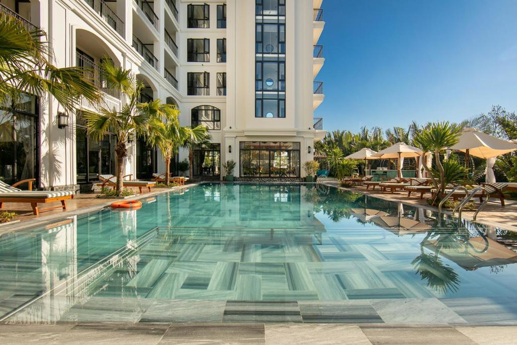 Bazén v ubytování Shining Riverside Hoi An Boutique & Spa nebo v jeho okolí
