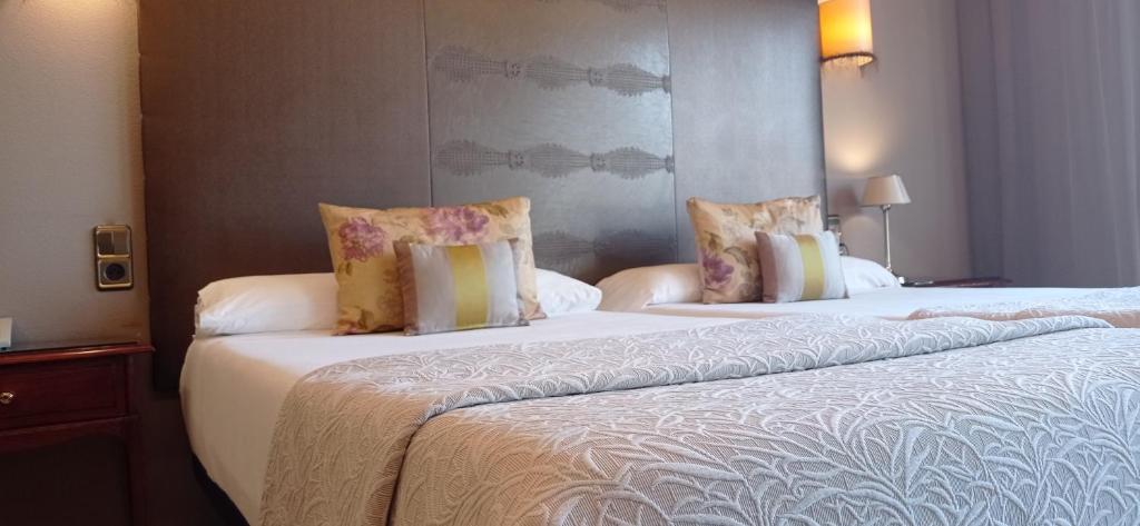 Postel nebo postele na pokoji v ubytování Hotel Ciudad de Vigo