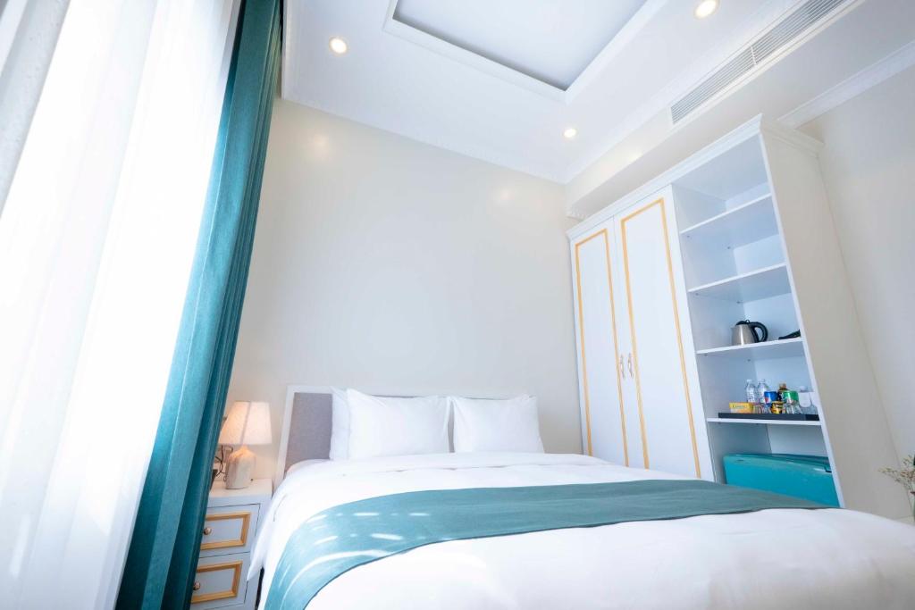 Postel nebo postele na pokoji v ubytování Minh Long Hotel
