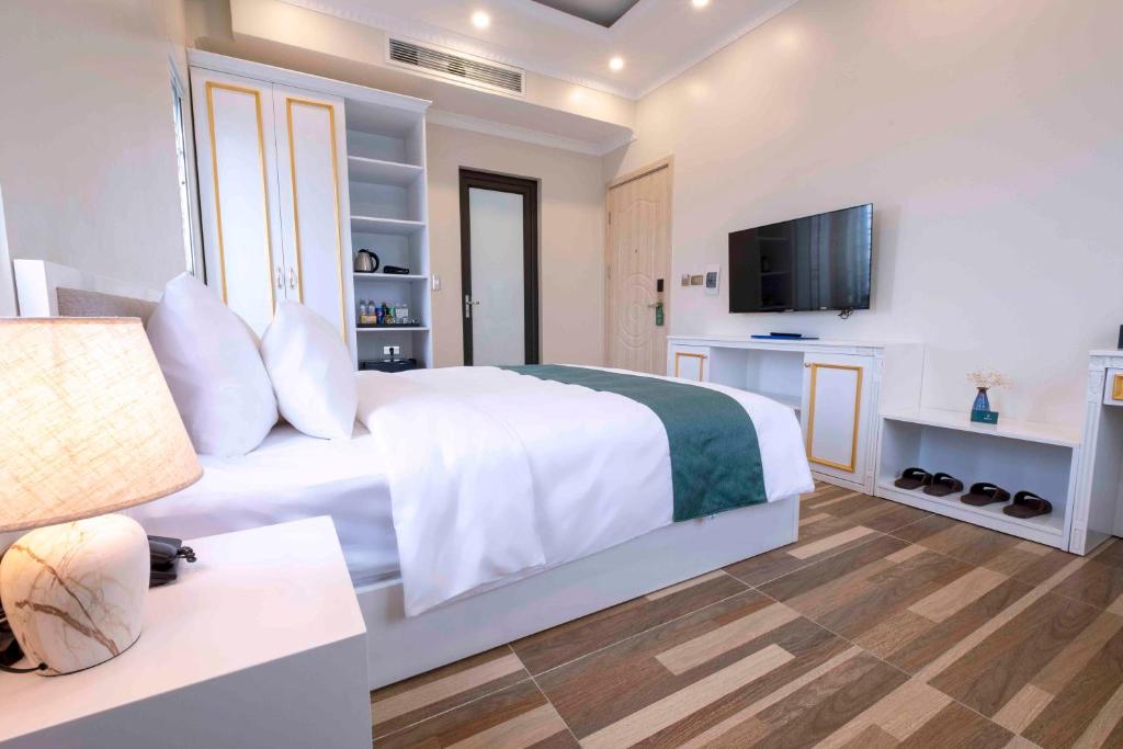 TV a/nebo společenská místnost v ubytování Minh Long Hotel